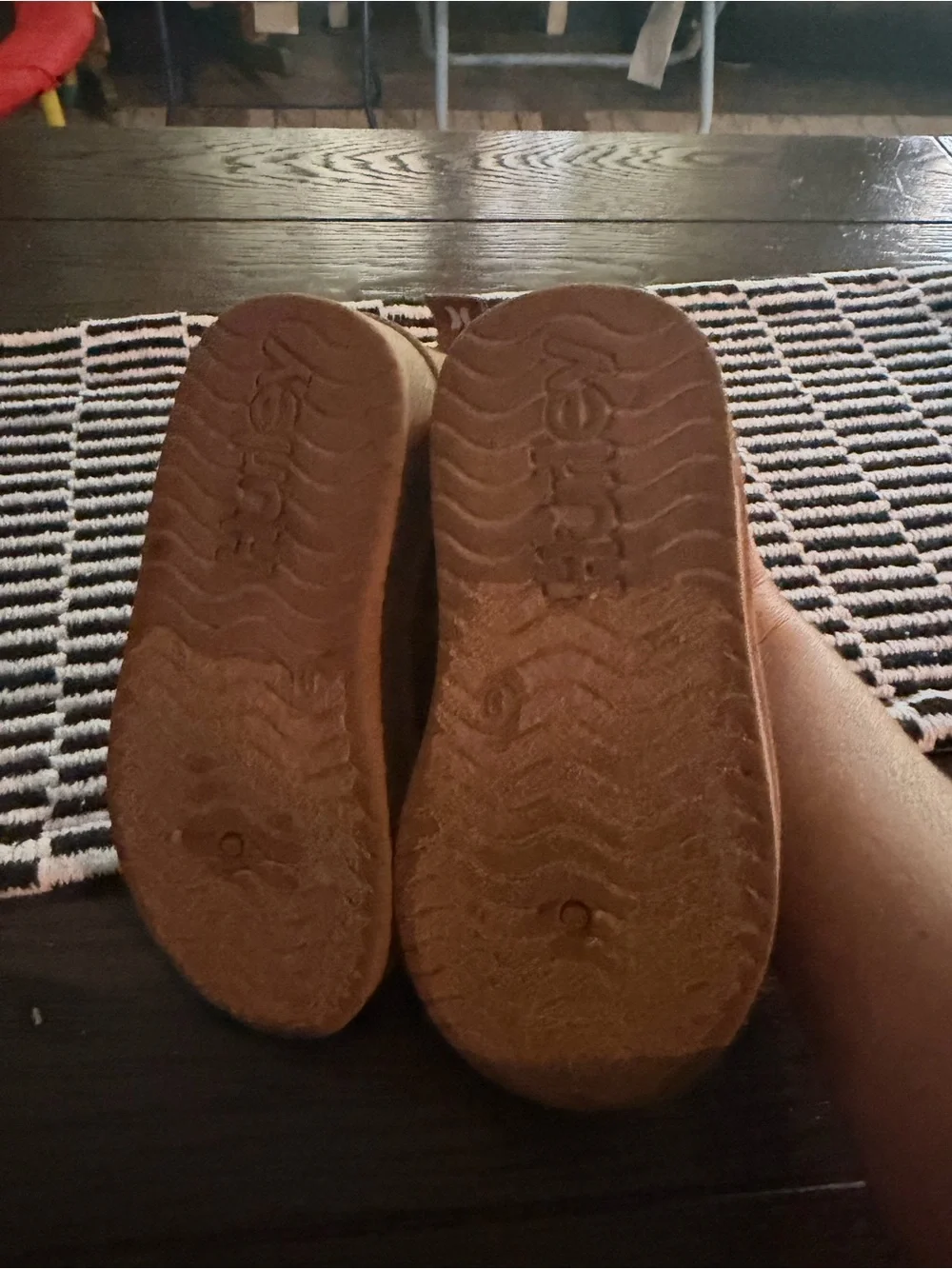 Boys Hurley sherpa lined boots size 9 very good condition.